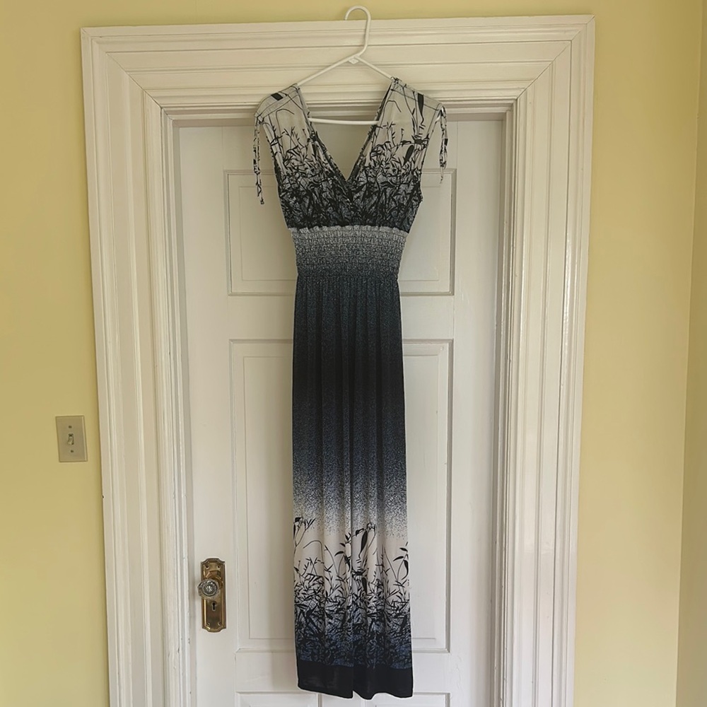 White and Blue Sleeveless V-Neck Sheath Maxi Dress